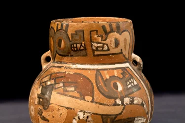 Vase / Culture Huari ou Wari (terre cuite)