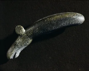 Préhistoire : outil en diorite en forme d