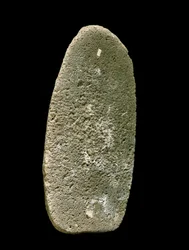 Préhistoire : outil en pierre utilisé pour moudre le blé. Néolithique. Ombrie, Italie. Pérouse, Musée archéologique national de l
