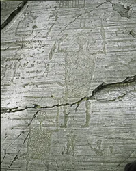 Préhistoire, civilisation des Camunni, art rupestre : roche funéraire représentant des guerriers stylisés, (détail)