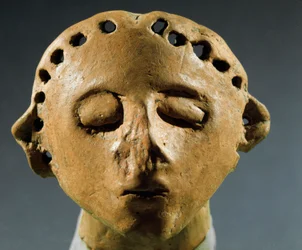 Préhistoire, culture de Cucuteni-Trypillia (Cucuteni-Trypillia ou Tripolya) : tête de statue en argile. 3000 av. J.-C., Néolithique, âge de pierre. Chișinău, Institut historique des sciences de la République de Moldavie