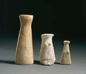 Préhistoire : idoles féminines du site de Los Millares (Almería). Espagne, Madrid, Musée archéologique national.
