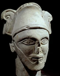 Préhistoire : tête de chef sémite en pierre. Influences égyptiennes et bédouines. Âge du fer. Amman, Musée national, Jordanie