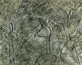 Préhistoire, art rupestre : pétroglyphe (graffiti sur pierre) représentant une scène de chasse. Néolithique, Âge de pierre. (Azerbaïdjan) Âge du bronze. Bakou, Musée national d