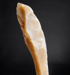 Préhistoire : pointe de silex de la Nécropole d