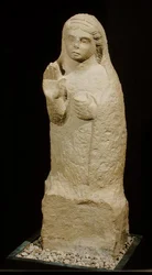 Stèle funéraire en forme de statuette, IVe-IIIe siècle av. J.-C. (calcaire)