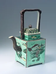 Grande théière Famille Verte, période Kangxi (1662-1722) (porcelaine)