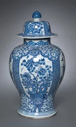 Vase avec couvercle