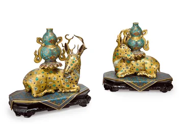 Paire de cerfs couchés
