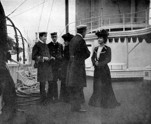 Un groupe sur le yacht royal Victoria et Albert III à Copenhague, Suède, 1908