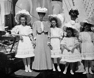 La mère, la sœur et les enfants du tsar Nicolas II de Russie, 1868-1918, 1908