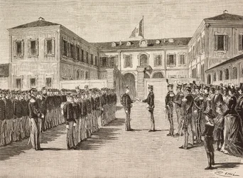 Le prince Vittorio Emanuele (1870-1946), comte de Turin, remet des diplômes aux cadets de l