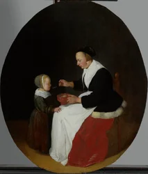 Une mère donnant de la bouillie à son enfant