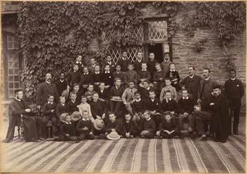 Classe primaire, Bishop Cotton School, Shimla (recto)
