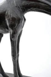Grande girafe avec tête baissée, modelée 1909-10, coulée avant 1913
