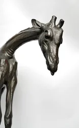 Grande girafe avec tête baissée, modelée 1909-10, coulée avant 1913