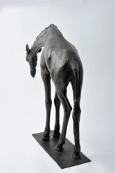 Grande girafe avec tête baissée, modelée 1909-10, coulée avant 1913