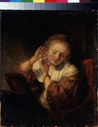 Jeune femme essayant des boucles d