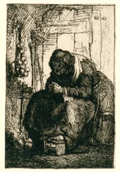 Une vieille femme assise dans une petite maison, avec une guirlande d