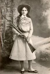 Annie Oakley avec un fusil