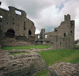 Château de Middleham, 12ème siècle