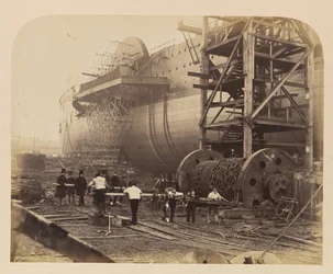 Hommes au travail à côté des chaînes de lancement du Great Eastern, 18 novembre 1857