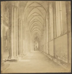 Couloir sud de la cathédrale de Salisbury