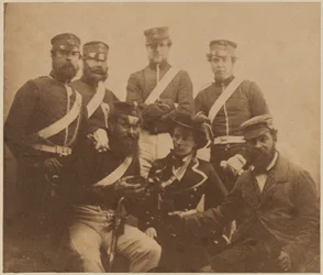 Deux officiers et quatre hommes avec cantinière, Crimée, 1855