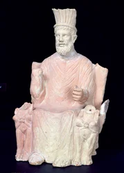 Baal Hammon assis sur son trône, provenant du sanctuaire de Bir Bou Regba, l