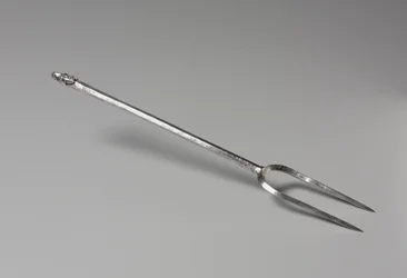 Fourchette avec pommeau en tête de mule, 375-425