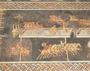 France, Lyon, mosaïque représentant les jeux du cirque, course de quadrige