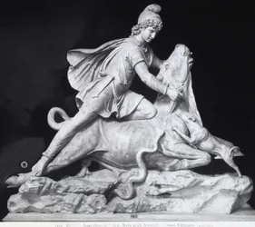 Mithra tuant le taureau, représentation du culte mithriaque (marbre)