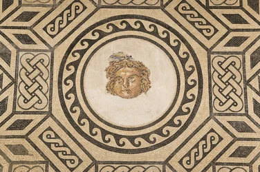 Mosaïque de Méduse, dans la salle des Mosaïques de l