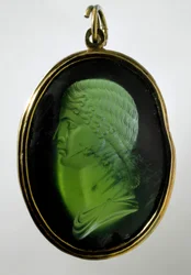 Art romain : « Agrippine la Jeune (15-59 apr. J.-C.) (Agrippina minor), fille du général Germanicus assassiné par Néron. Camée. Rome, musées du Capitole »