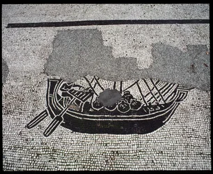 Art romain : "Navire". Mosaïque de la Corporation des gens de la mer, Place des Corporations