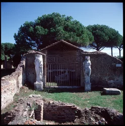 Art romain : vue des ruines du sanctuaire de la divinité Attis (ou Atys), région IV