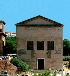 Forum romain : vue de la Curie, lieu de réunion du Sénat. 1er siècle av. J.-C. Rome