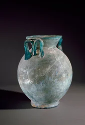 Art romain : vase en verre avec anse. Provenant de Pompéi, Italie. Musée archéologique national, Naples