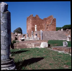 Art romain : vue des ruines du capitole, site archéologique d