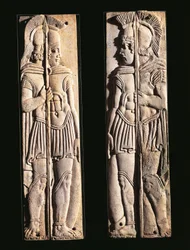 Civilisation romaine, paire de sculptures en os de guerriers, de Préneste, région du Latium, Italie