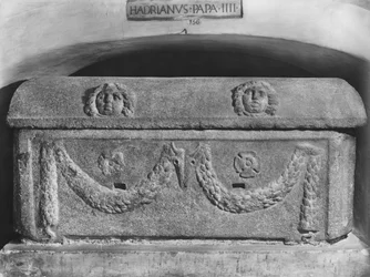 Sarcophage du pape Adrien IV