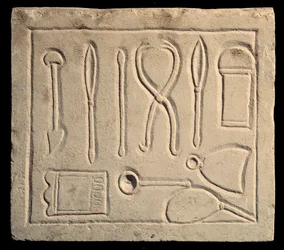 Instruments chirurgicaux (relief)