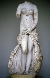 Vénus Landolina ou Anadyomène. Sculpture, musée de Syracuse, Sicile, Italie.
