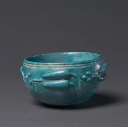 Bol avec décoration de bouton de lotus, Égypte, 1-200