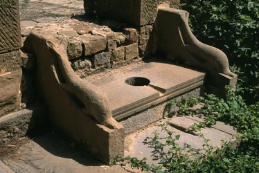 Toilettes publiques du forum de Dolphin armest; Période impériale haute (27 av. J.-C.-395 apr. J.-C.)