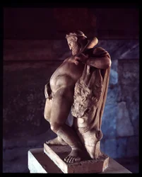 Hercule ivre. Sculpture de la Maison des Cerfs, Ve siècle av. J.-C. - Ier siècle apr. J.-C.