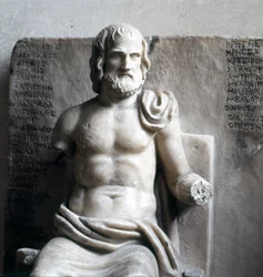 Euripide, poète tragique grec. (Marbre impérial romain) Musée du Louvre, Paris.
