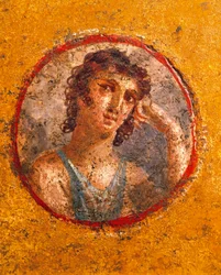 Médaillon avec portrait de garçon, fresque, de la Casa degli Amorini Dorati (Maison des Cupidons Dorés) à Pompéi
