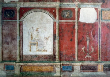 Art romain : représentation de la divinité Vénus assise. Provenant d