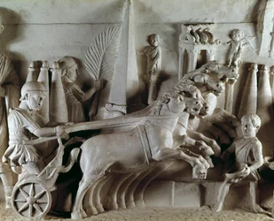 Relief sculpté représentant un quadrige, char tiré par quatre chevaux. Musée des Antiquités Romaines, Rome